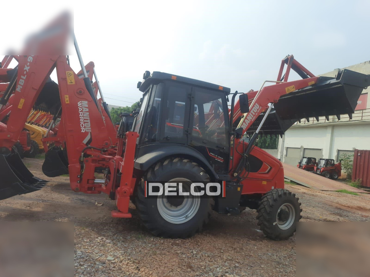 New Backhoe loader MANITOU MBLX900: picture 7