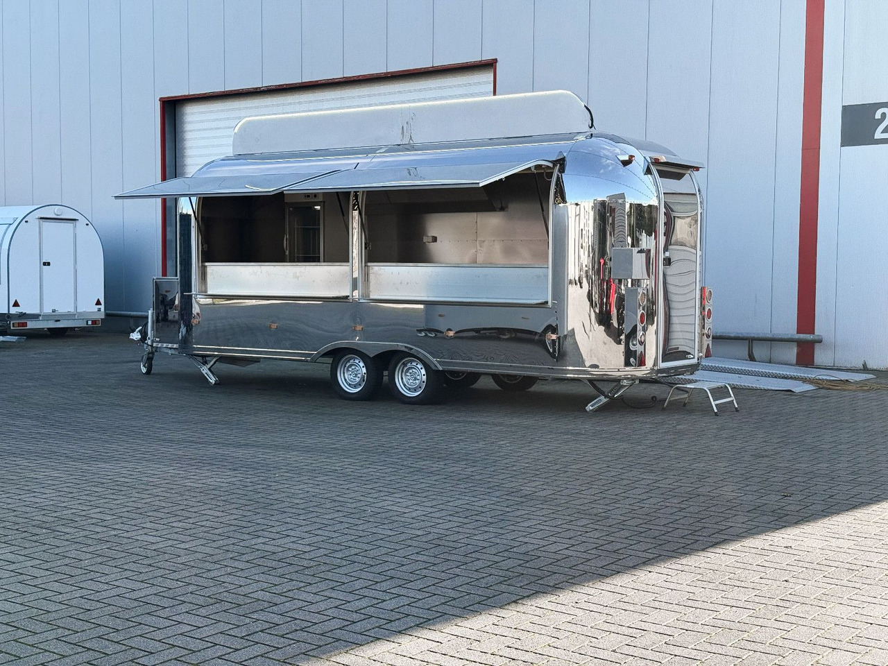 Esselmann Delistar Foodtruck 6000 ähn. Airstream - Vending trailer: picture 2 Esselmann Delistar Foodtruck 6000 ähn. Airstream - Vending trailer: picture 2