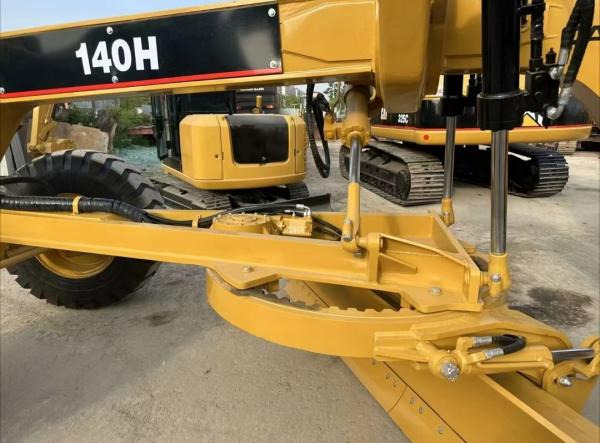 CAT 140H - Compactor: picture 2 CAT 140H - Compactor: picture 2