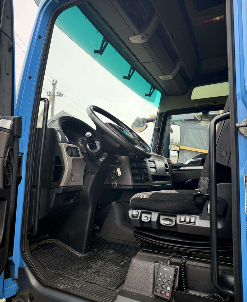 Autotransporter truck MAN TGX 26.420 [ Copy ]: picture 8