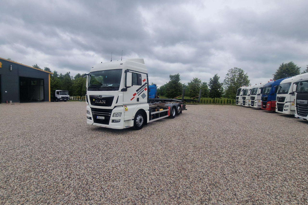 MAN TGX 26.420 - Container transporter/ Swap body truck: picture 1 MAN TGX 26.420 - Container transporter/ Swap body truck: picture 1