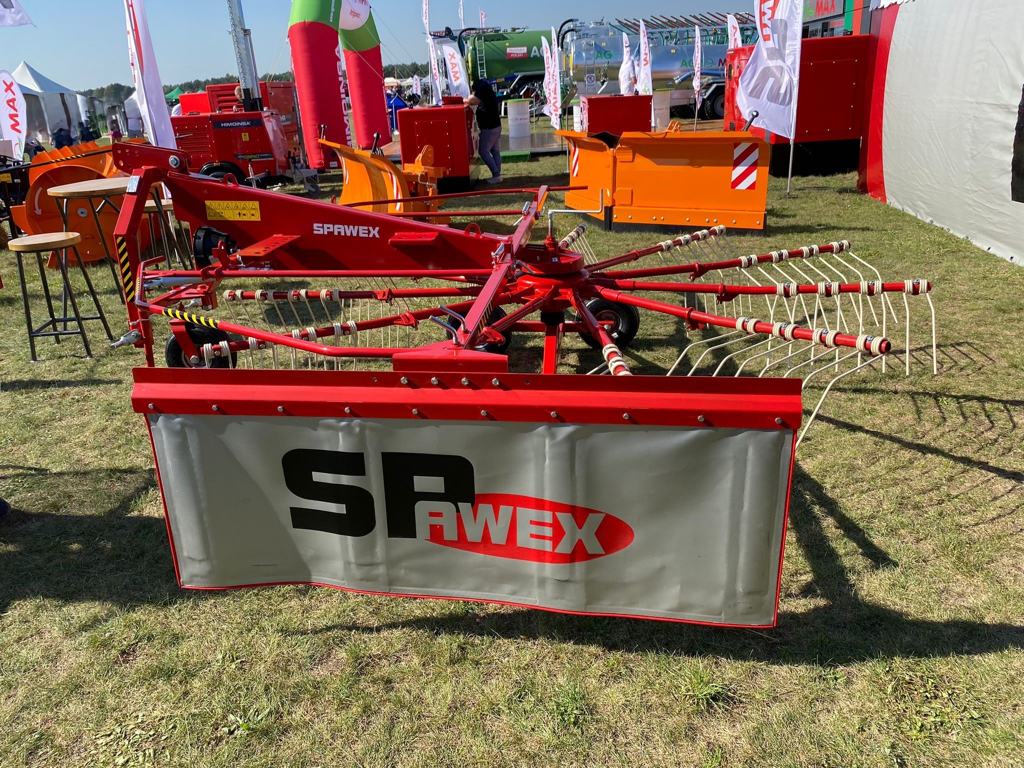 Spawex Kreiselschwader / Rake / Andaineur / Rastrillo / Rastrello / Zgrabiarka 4,5 m - Tedder/ Rake: picture 4 Spawex Kreiselschwader / Rake / Andaineur / Rastrillo / Rastrello / Zgrabiarka 4,5 m - Tedder/ Rake: picture 4