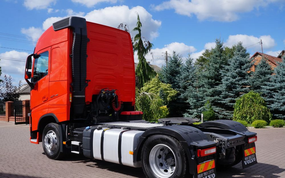 Volvo FH 4 EURO 6 GLOBETROTTER NISKI PRZEBIEG PEŁEN SERWIS - Tractor unit: picture 3 Volvo FH 4 EURO 6 GLOBETROTTER NISKI PRZEBIEG PEŁEN SERWIS - Tractor unit: picture 3