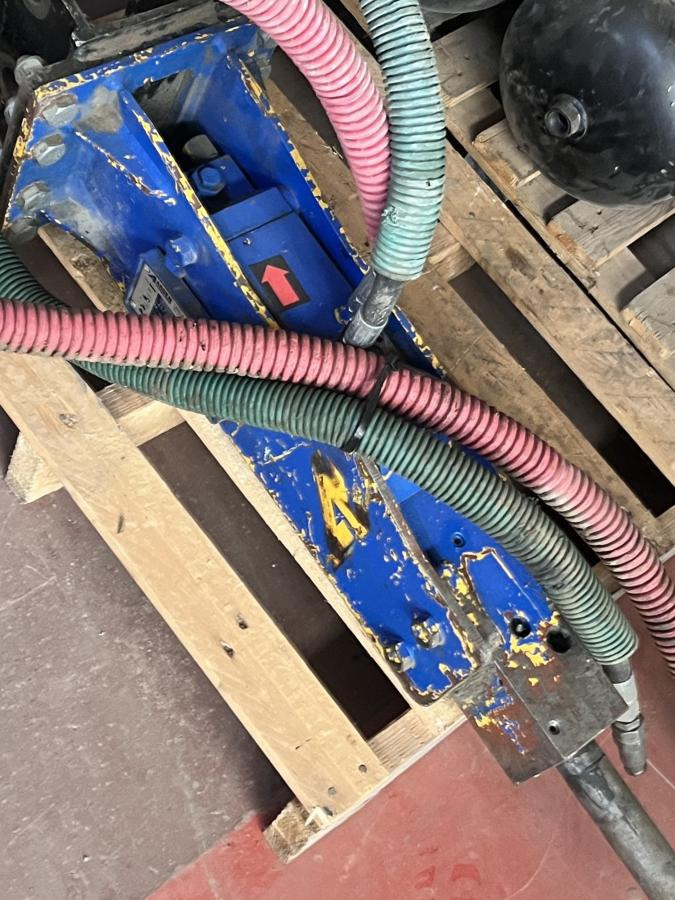 ARDEN AB0082 BRH Brise roche hydraulique - 1 à 3T - Hydraulic hammer: picture 3 ARDEN AB0082 BRH Brise roche hydraulique - 1 à 3T - Hydraulic hammer: picture 3