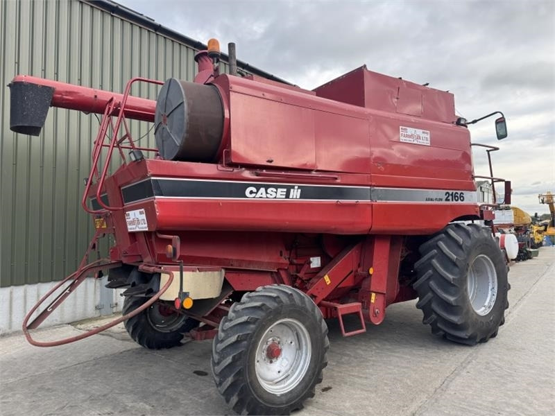 Case Axial-Flow Case Axial Flow 2166 c/w 1030 Header - Harvester attachment: picture 4 Case Axial-Flow Case Axial Flow 2166 c/w 1030 Header - Harvester attachment: picture 4