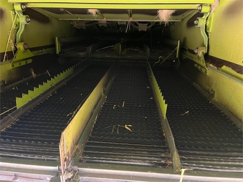 Claas Dominator Classic 98 c/w C450 Header - Harvester attachment: picture 5 Claas Dominator Classic 98 c/w C450 Header - Harvester attachment: picture 5