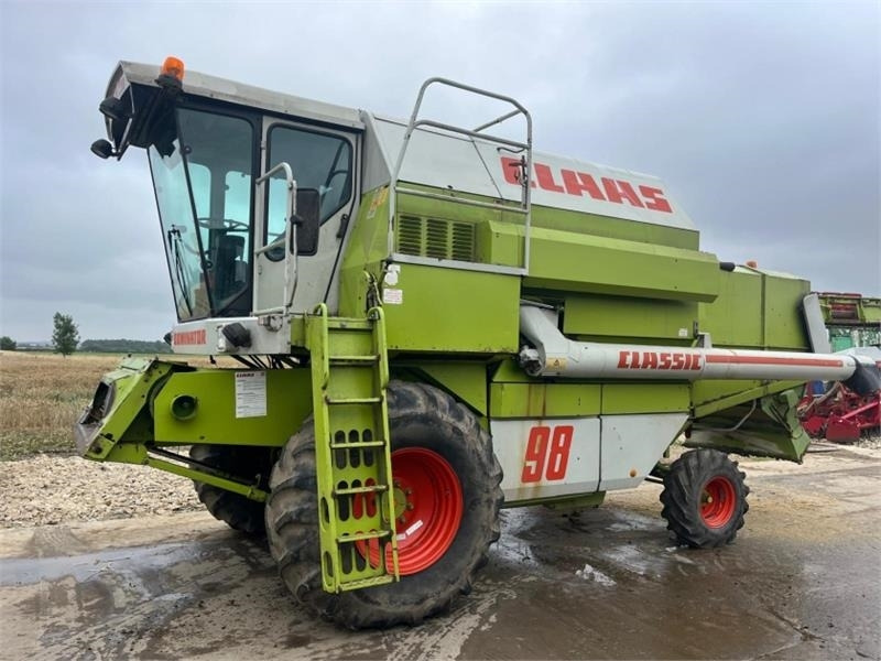 Claas Dominator Classic 98 c/w C450 Header - Harvester attachment: picture 1 Claas Dominator Classic 98 c/w C450 Header - Harvester attachment: picture 1
