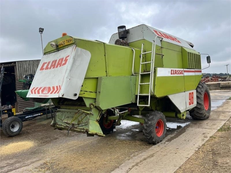 Claas Dominator Classic 98 c/w C450 Header - Harvester attachment: picture 3 Claas Dominator Classic 98 c/w C450 Header - Harvester attachment: picture 3