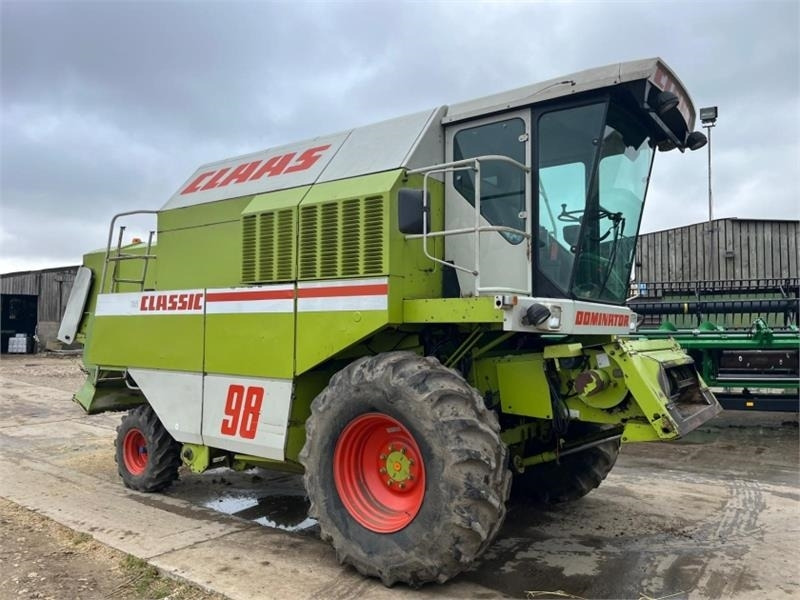 Claas Dominator Classic 98 c/w C450 Header - Harvester attachment: picture 4 Claas Dominator Classic 98 c/w C450 Header - Harvester attachment: picture 4