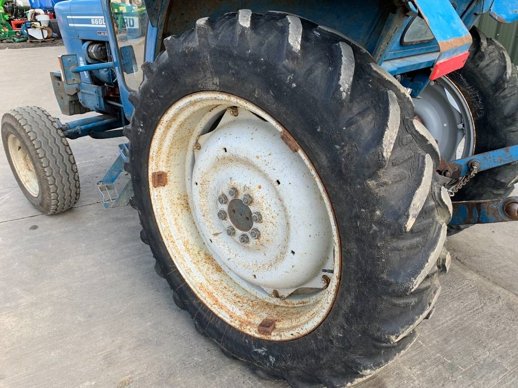 Farm tractor Ford 6600: picture 12