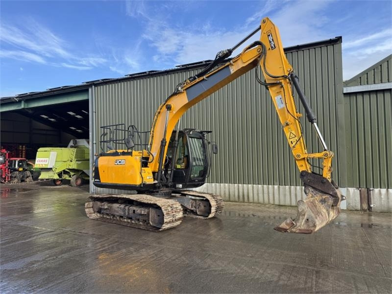 JCB JS 131 LC+ Excavator - Articulated dumper: picture 1 JCB JS 131 LC+ Excavator - Articulated dumper: picture 1