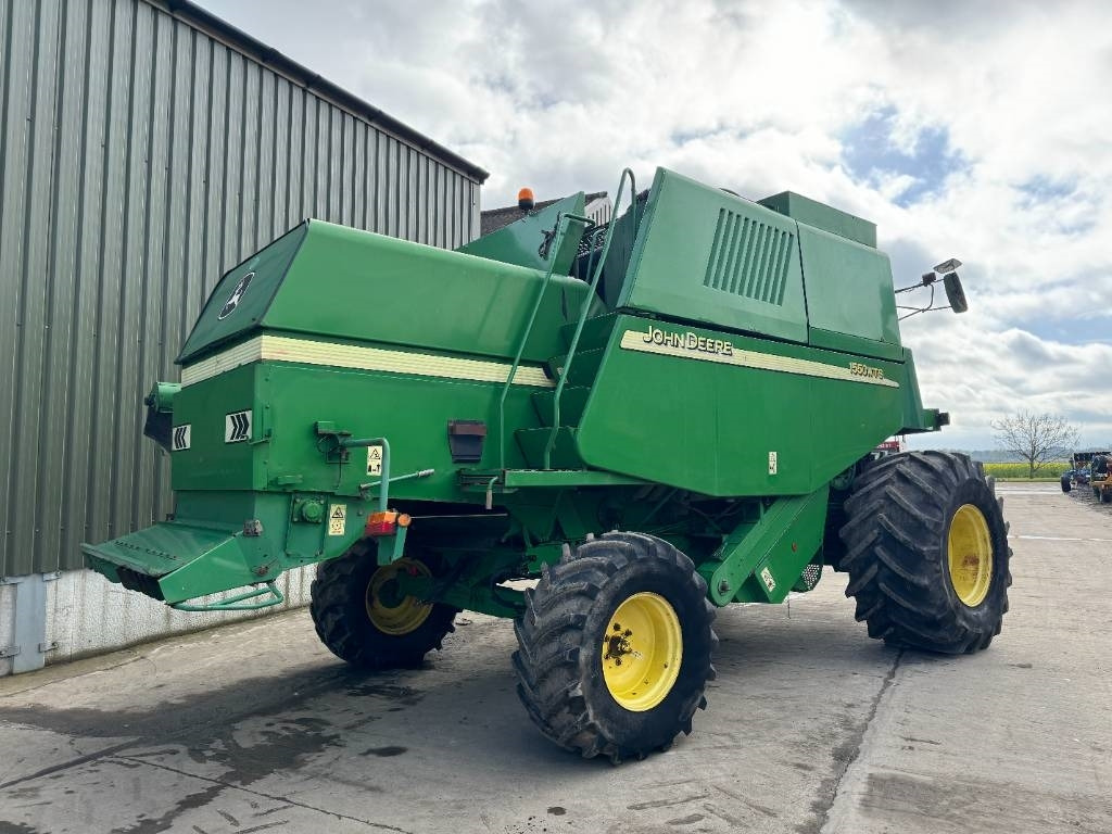 John Deere 1550 WTS - Combine harvester: picture 3 John Deere 1550 WTS - Combine harvester: picture 3
