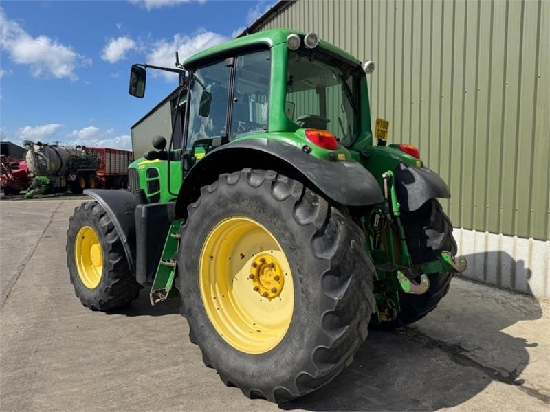 John Deere 6930 Premium - Farm tractor: picture 2 John Deere 6930 Premium - Farm tractor: picture 2