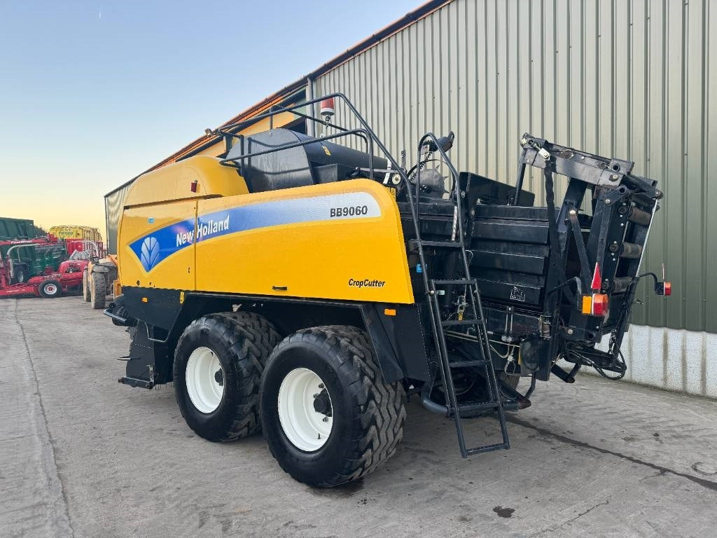 New Holland BB 9060 - Square baler: picture 2 New Holland BB 9060 - Square baler: picture 2