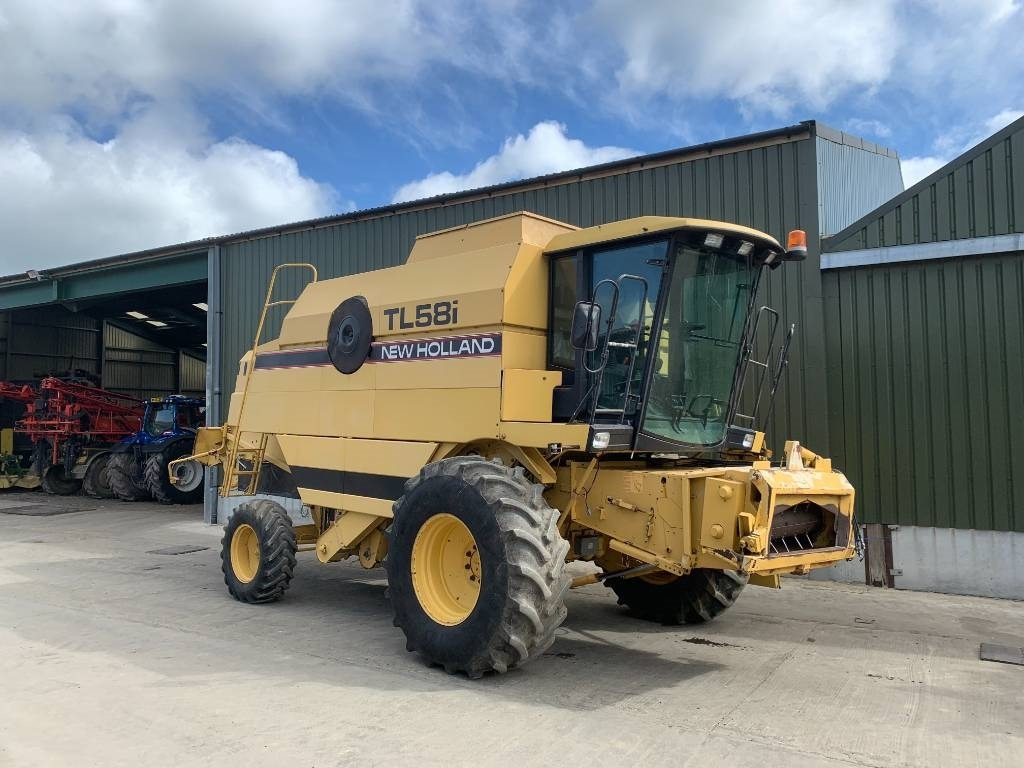 New Holland TL58i Combine - Combine harvester: picture 2 New Holland TL58i Combine - Combine harvester: picture 2