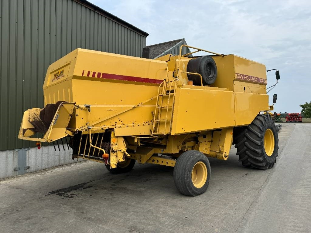 New Holland TX 36 - Combine harvester: picture 2 New Holland TX 36 - Combine harvester: picture 2