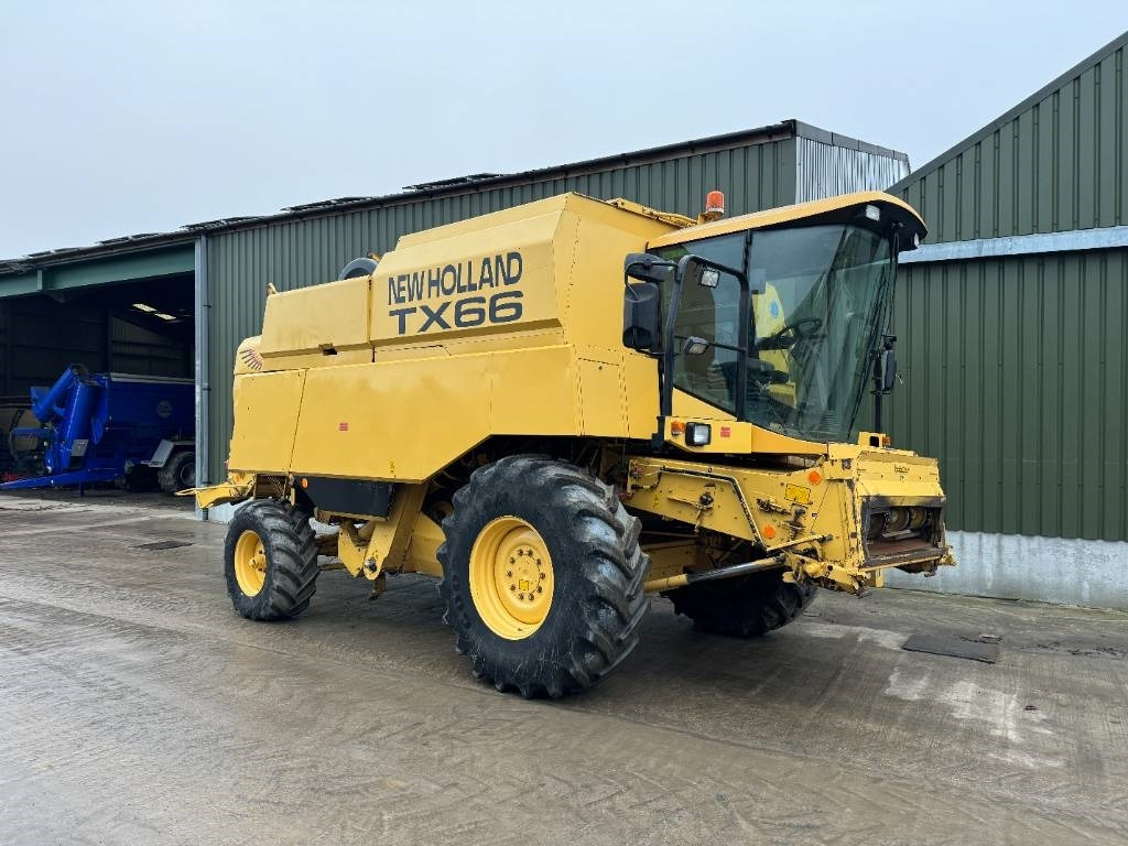 New Holland TX 66 - Combine harvester: picture 1 New Holland TX 66 - Combine harvester: picture 1