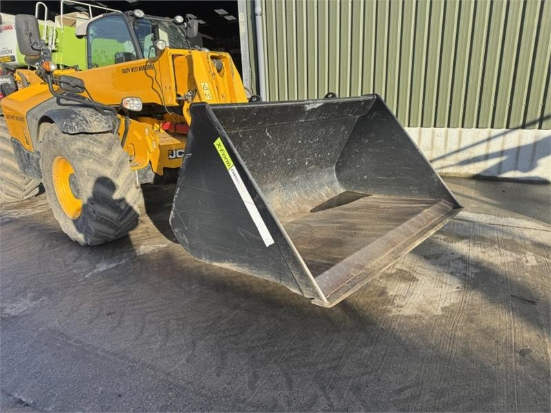 X Form 2 Tonne Grain Bucket - Telescopic handler: picture 1 X Form 2 Tonne Grain Bucket - Telescopic handler: picture 1