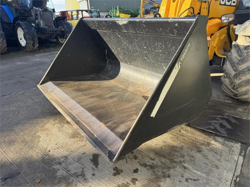 X Form 2 Tonne Grain Bucket - Telescopic handler: picture 4 X Form 2 Tonne Grain Bucket - Telescopic handler: picture 4