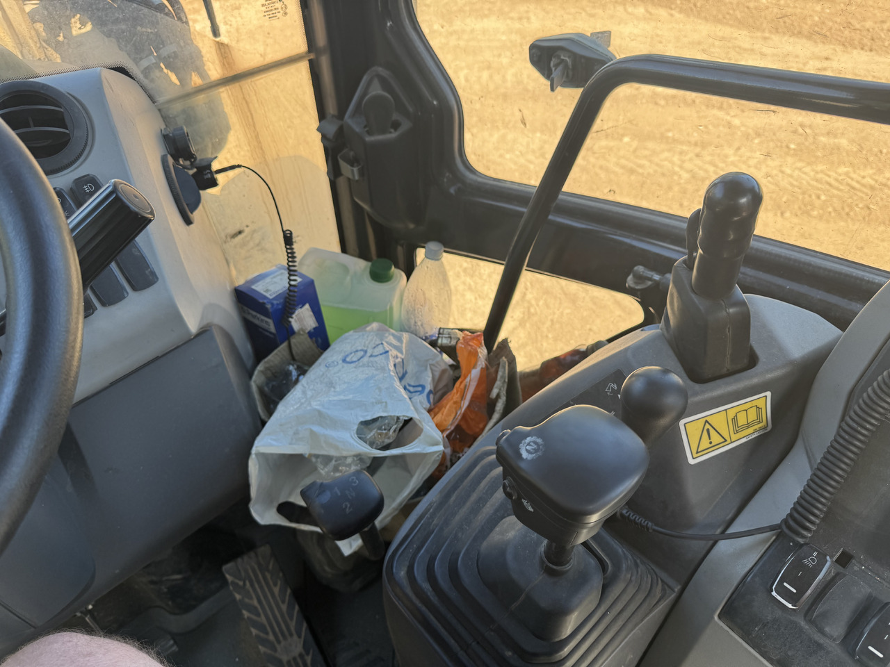 Backhoe loader CATERPILLAR 428 / 2020 ROK / KLIMATYZACJA / 6200 mth: picture 14 Backhoe loader CATERPILLAR 428 / 2020 ROK / KLIMATYZACJA / 6200 mth: picture 14