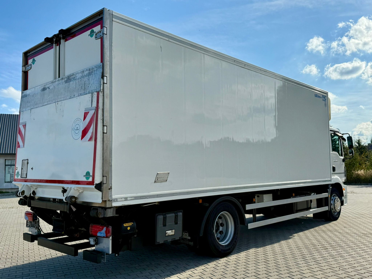 MAN TGM 18.290 / CHŁODNIA / WINDA / 18 PALET / AUTOMAT / NISKI PRZEBIEG / 2017 - Refrigerator truck: picture 3 MAN TGM 18.290 / CHŁODNIA / WINDA / 18 PALET / AUTOMAT / NISKI PRZEBIEG / 2017 - Refrigerator truck: picture 3