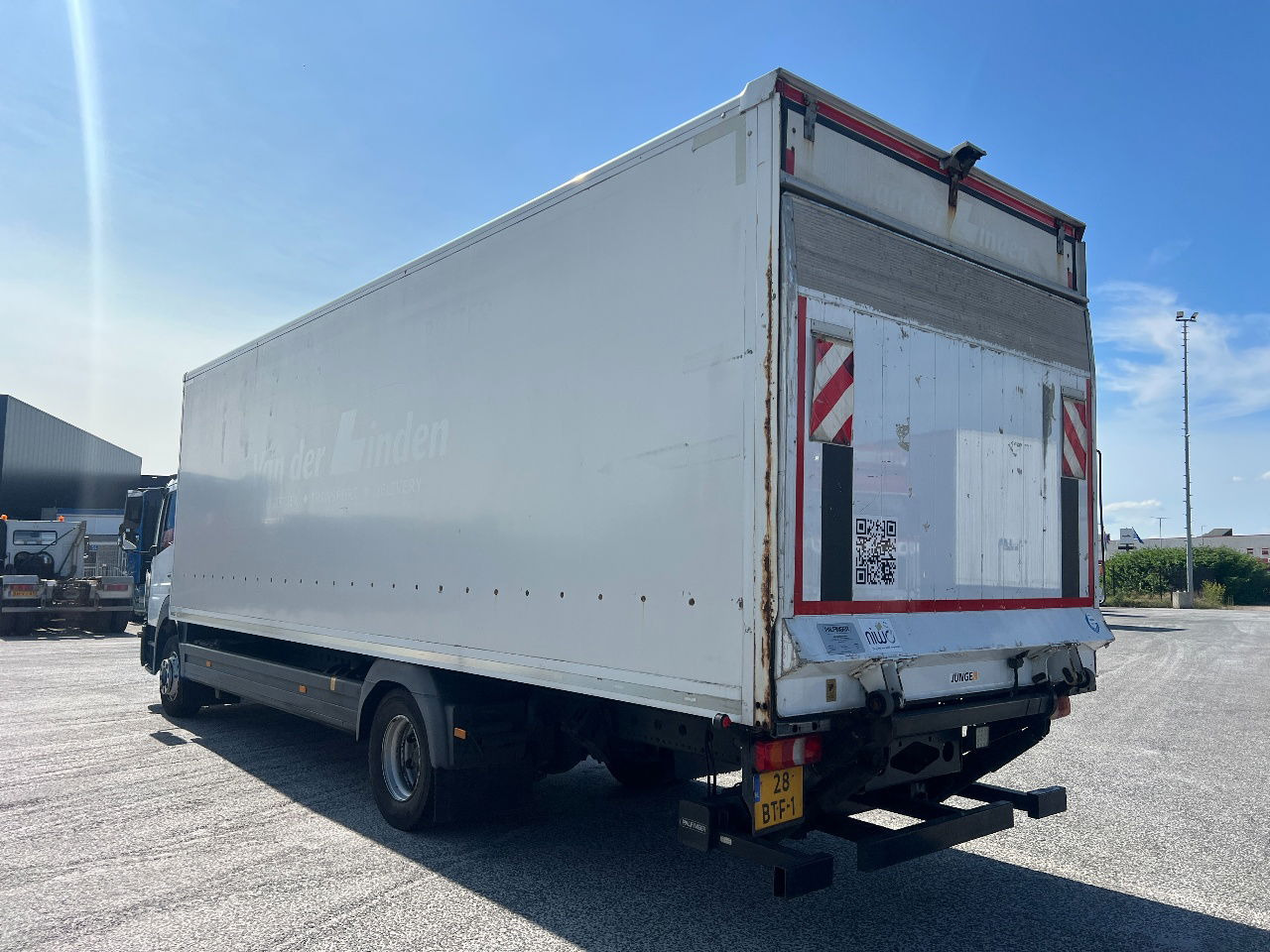 Mercedes-Benz Atego 1221 Euro 6, 20 pallets - Box truck: picture 4 Mercedes-Benz Atego 1221 Euro 6, 20 pallets - Box truck: picture 4