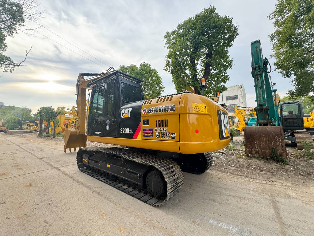 CAT 320 D2L - Crawler excavator: picture 2 CAT 320 D2L - Crawler excavator: picture 2