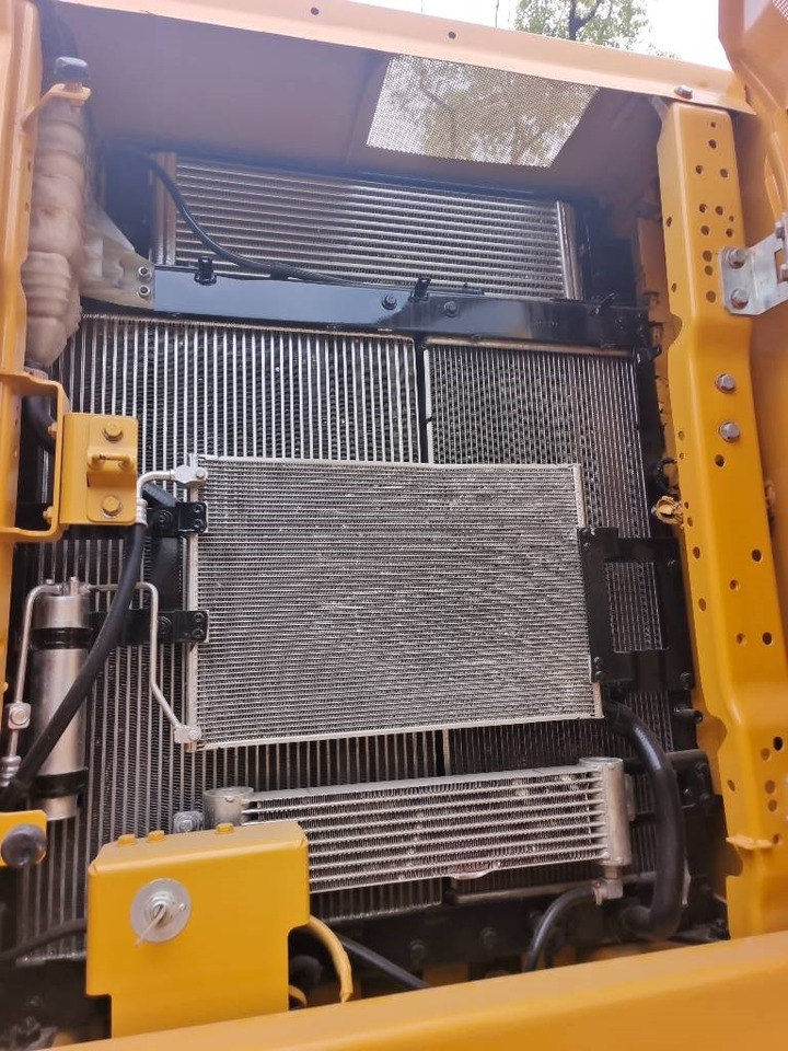 Crawler excavator CAT 320GC: picture 14