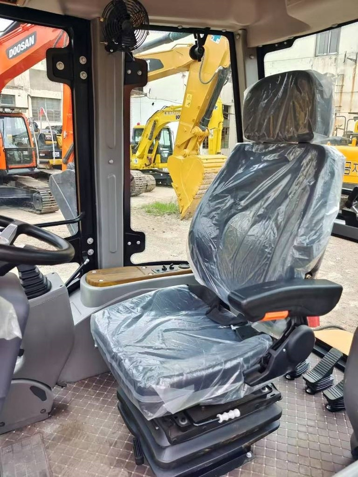 CAT 420 F Brand new machines - Backhoe loader: picture 3 CAT 420 F Brand new machines - Backhoe loader: picture 3