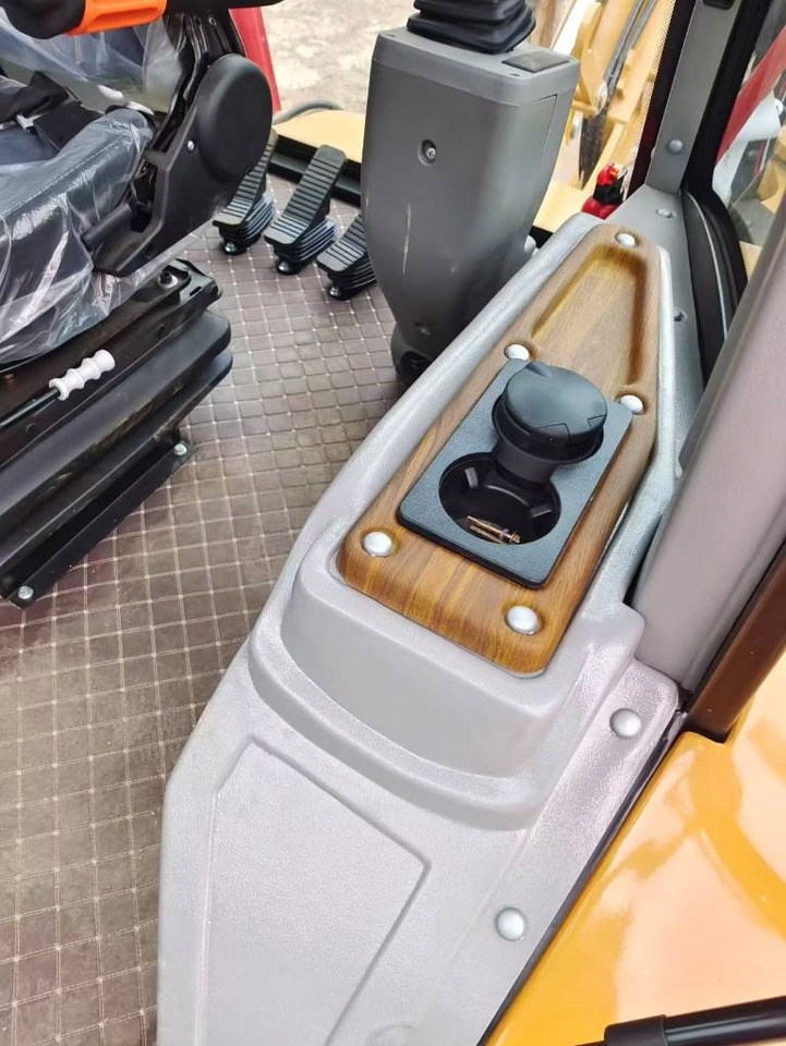 CAT 420 F Brand new machines - Backhoe loader: picture 2 CAT 420 F Brand new machines - Backhoe loader: picture 2