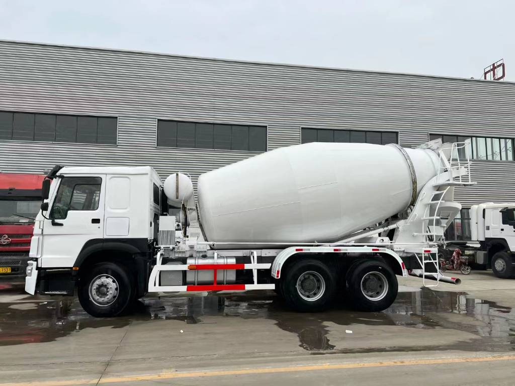 Howo 375 - Tank truck: picture 1 Howo 375 - Tank truck: picture 1