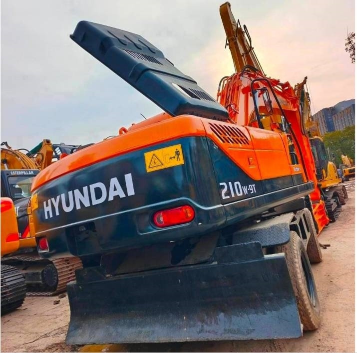 Hyundai 210 W-9 - Wheel excavator: picture 2 Hyundai 210 W-9 - Wheel excavator: picture 2