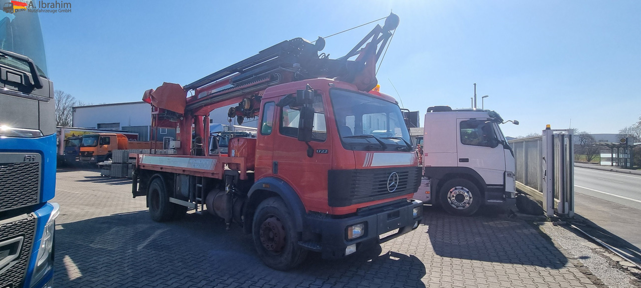Crane truck, Dropside/ Flatbed truck Mercedes-Benz 1722 Dachdeckerkran Cormach 30000  TECH,: picture 12