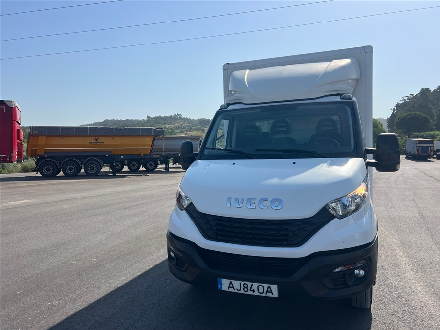 Iveco 35C16H - Box truck: picture 2 Iveco 35C16H - Box truck: picture 2