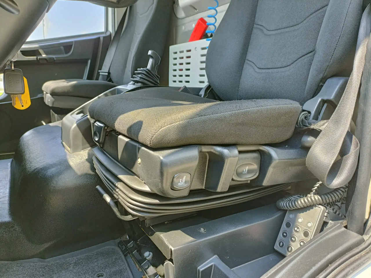 IVECO EUROCARGO 120E19P - Cab chassis truck: picture 5 IVECO EUROCARGO 120E19P - Cab chassis truck: picture 5