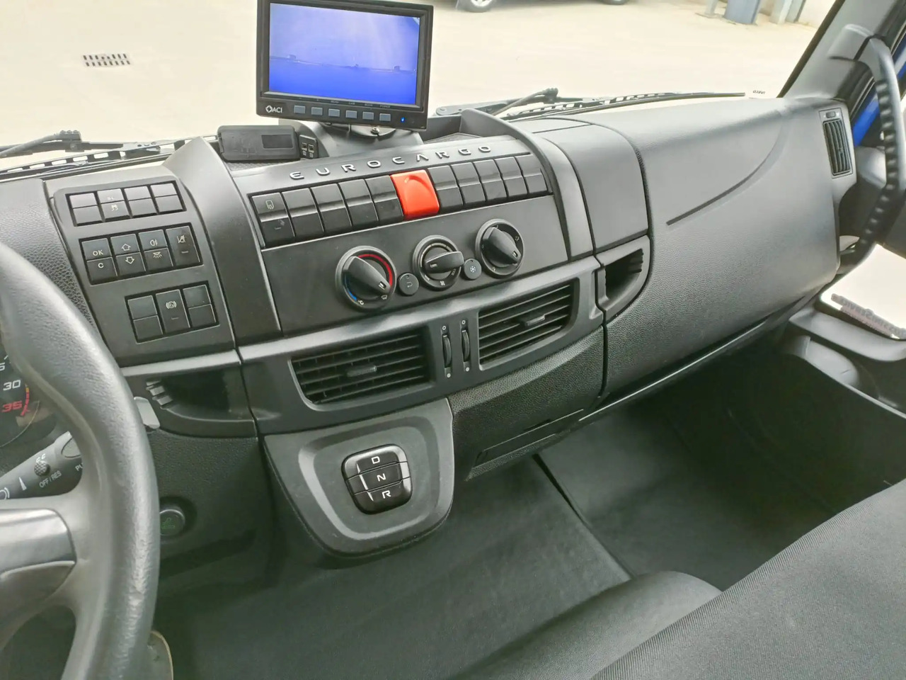 Cab chassis truck IVECO EUROCARGO 120E22P: picture 6