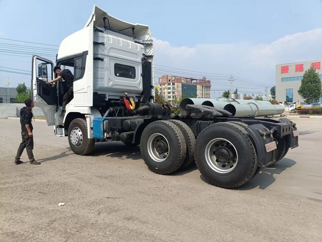 Shacman X3000 - Tractor unit: picture 2 Shacman X3000 - Tractor unit: picture 2