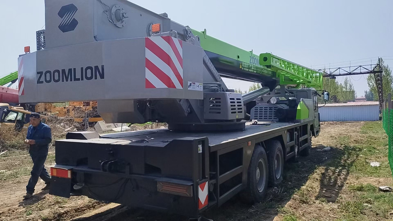 ZOOMLION ZTC300V - Mobile crane: picture 3 ZOOMLION ZTC300V - Mobile crane: picture 3