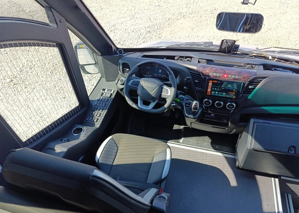 New Minibus, Passenger van Iveco Daily: picture 19