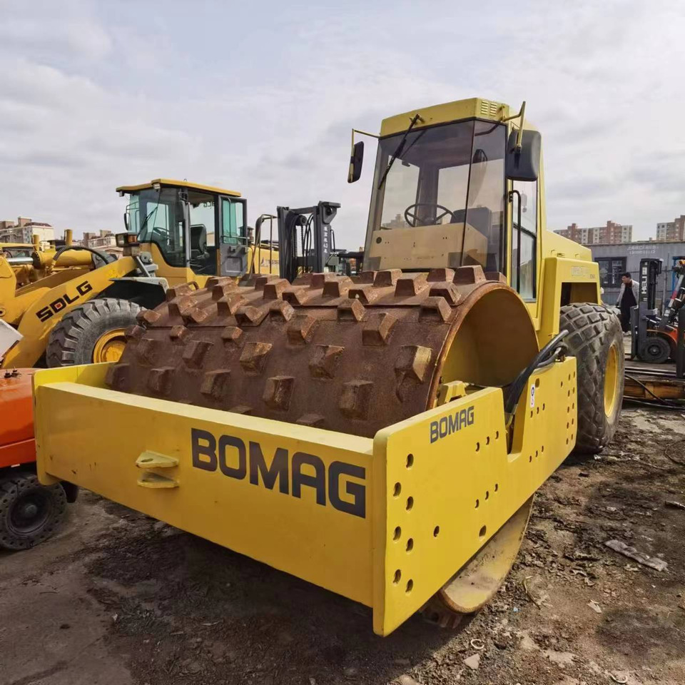 BOMAG BW217D-2 - Compactor: picture 1 BOMAG BW217D-2 - Compactor: picture 1