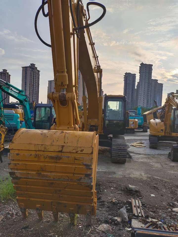 Crawler excavator CATERPILLAR 325C: picture 6