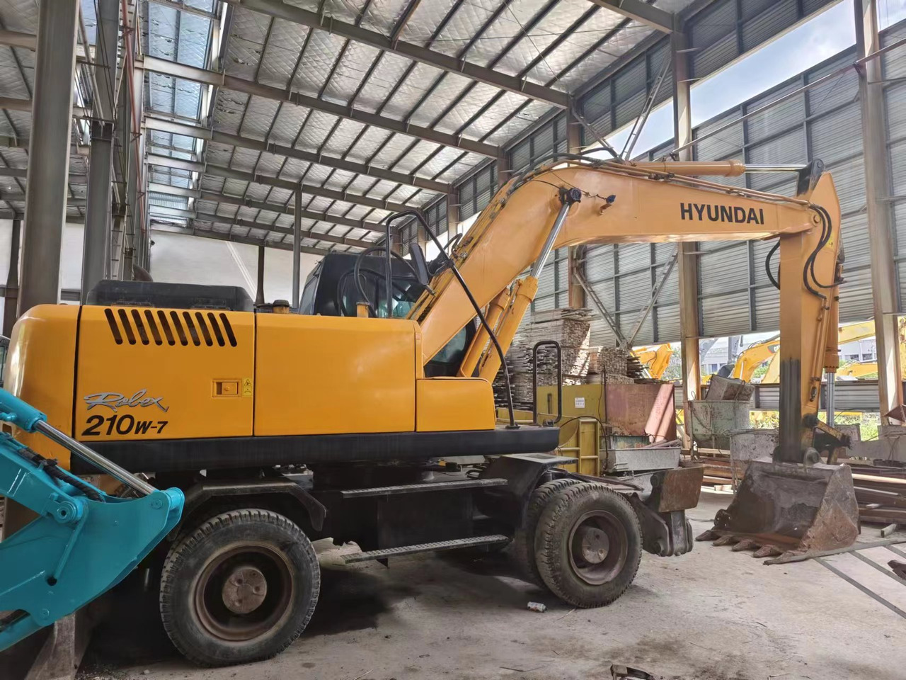 HYUNDAI 210W-7 - Wheel excavator: picture 2 HYUNDAI 210W-7 - Wheel excavator: picture 2