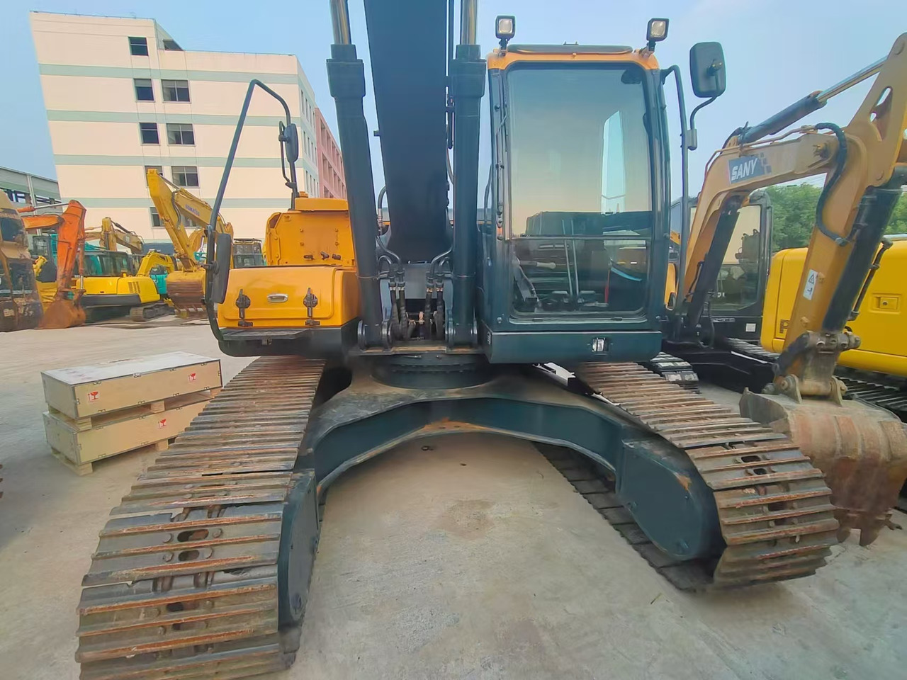 Crawler excavator Hyundai R220LC-9T: picture 8 Crawler excavator Hyundai R220LC-9T: picture 8