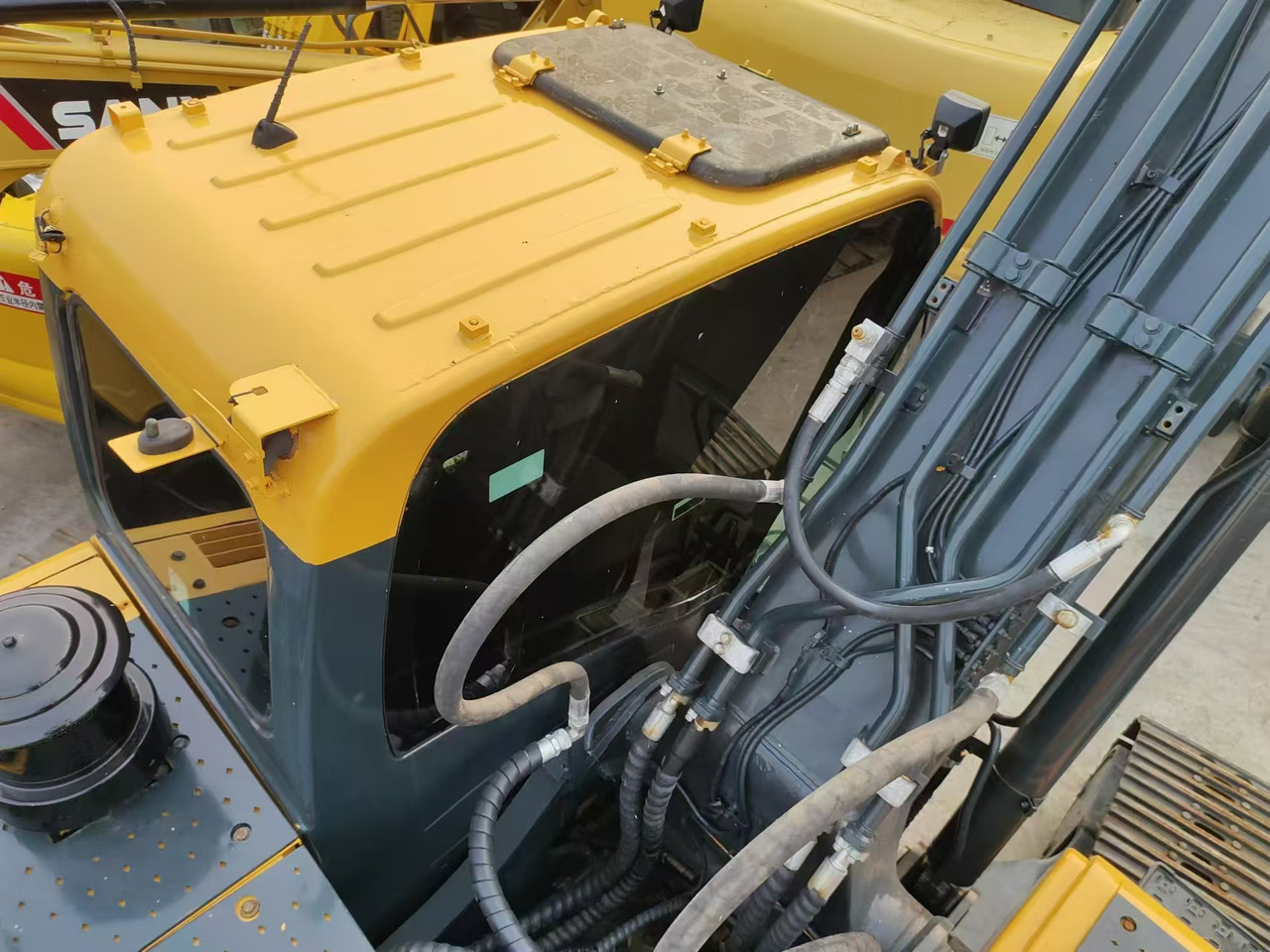 Crawler excavator Hyundai R220LC-9T: picture 6 Crawler excavator Hyundai R220LC-9T: picture 6