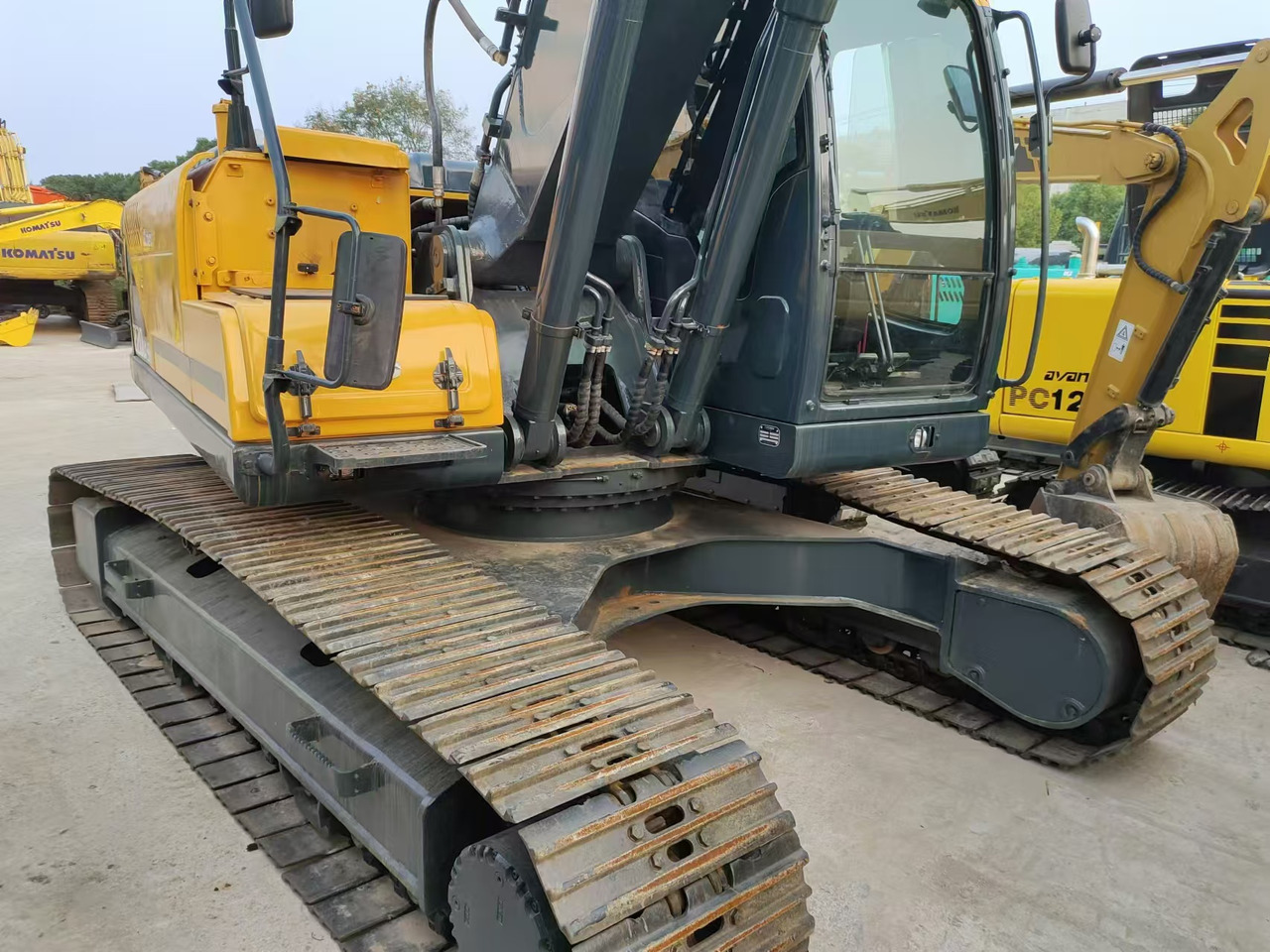 Hyundai R220LC09T - Crawler excavator: picture 2 Hyundai R220LC09T - Crawler excavator: picture 2