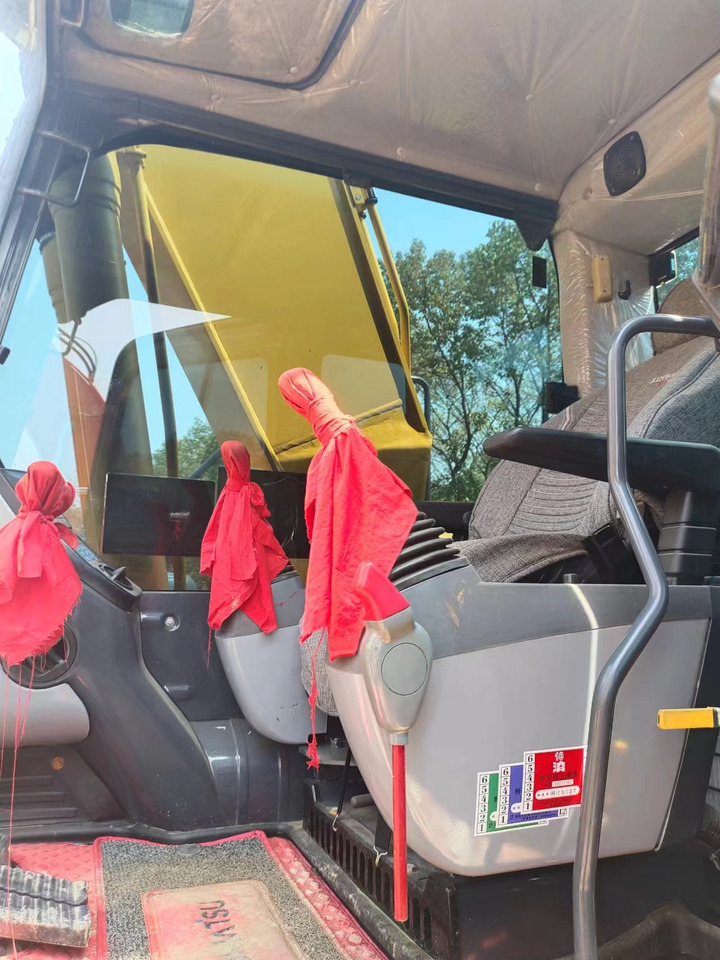 KOMATSU PC200-8 - Crawler excavator: picture 3 KOMATSU PC200-8 - Crawler excavator: picture 3