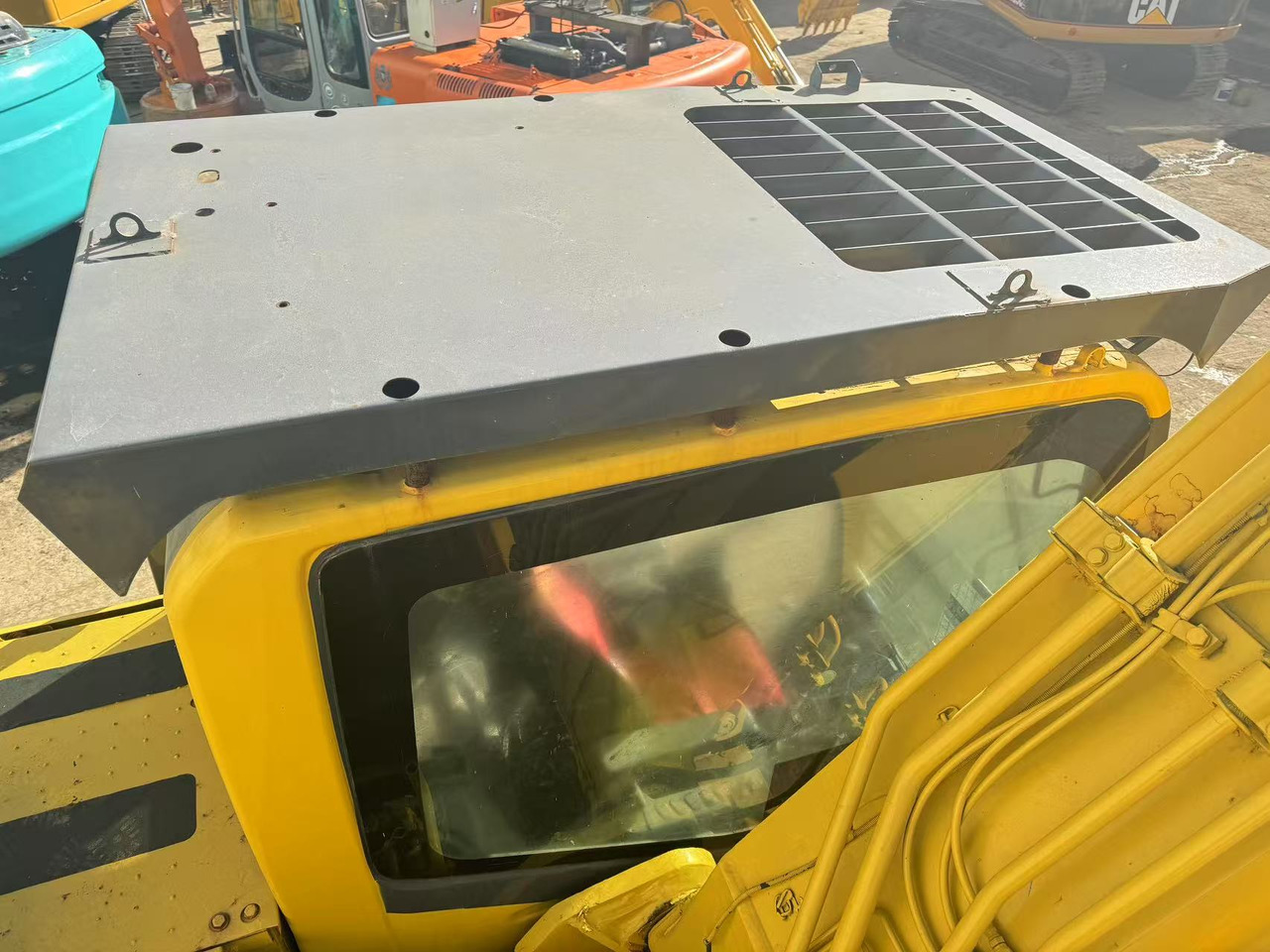 KOMATSU PC200-8 - Crawler excavator: picture 3 KOMATSU PC200-8 - Crawler excavator: picture 3