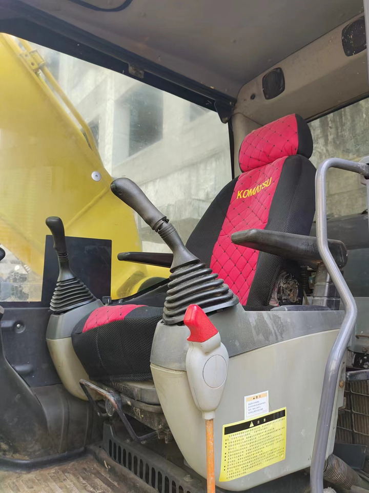 KOMATSU PC200-8 PC200-7 PC220-7 - Crawler excavator: picture 3 KOMATSU PC200-8 PC200-7 PC220-7 - Crawler excavator: picture 3