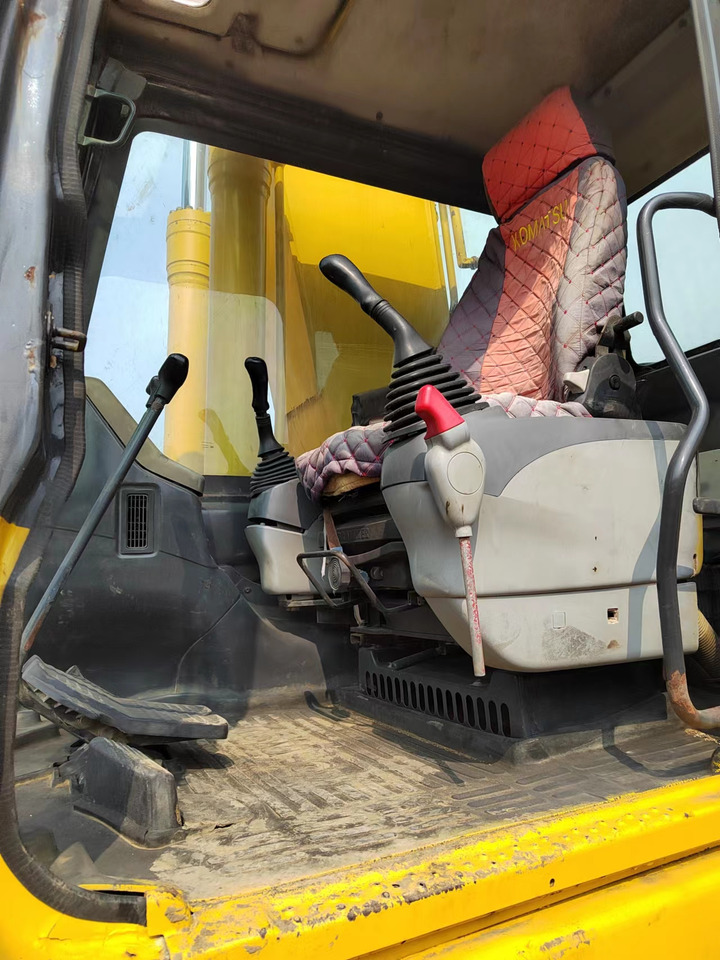 KOMATSU PC220-7 PC200-7 - Crawler excavator: picture 4 KOMATSU PC220-7 PC200-7 - Crawler excavator: picture 4