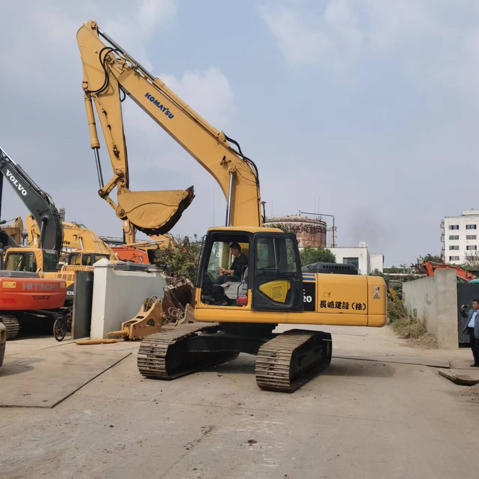 KOMATSU PC220-7 PC200-7 - Crawler excavator: picture 1 KOMATSU PC220-7 PC200-7 - Crawler excavator: picture 1